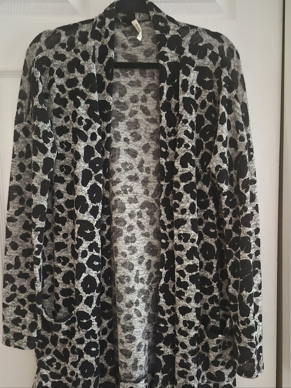 Beeson River Black & Gray Leopard Open-Front Cardigan. L